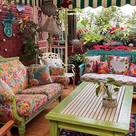 On The House Boutique B&B New Delhi Bagian luar foto